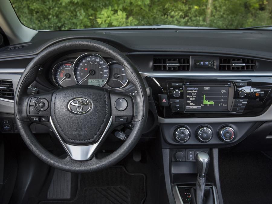  Toyota Corolla LE 2013 года  (US) (фото 10 из 16)